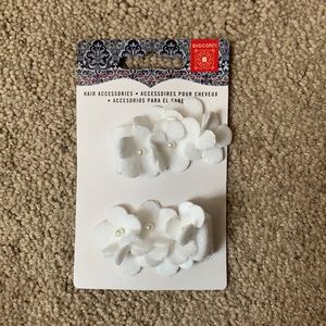 white flower hair clips